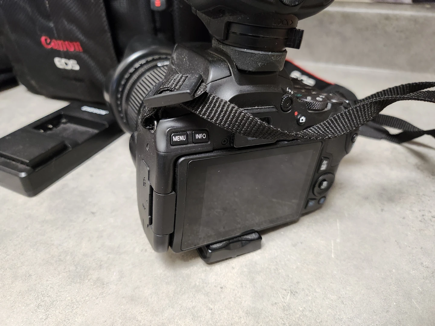 Canon EOS Rebel SL3 Camera Kit with Lens and Flash - photo 2