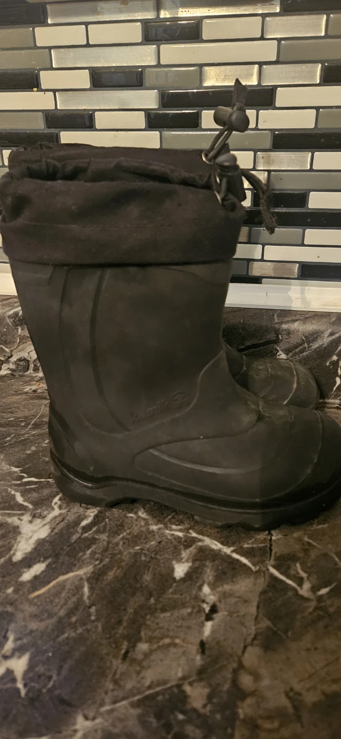 Boys boots size 11