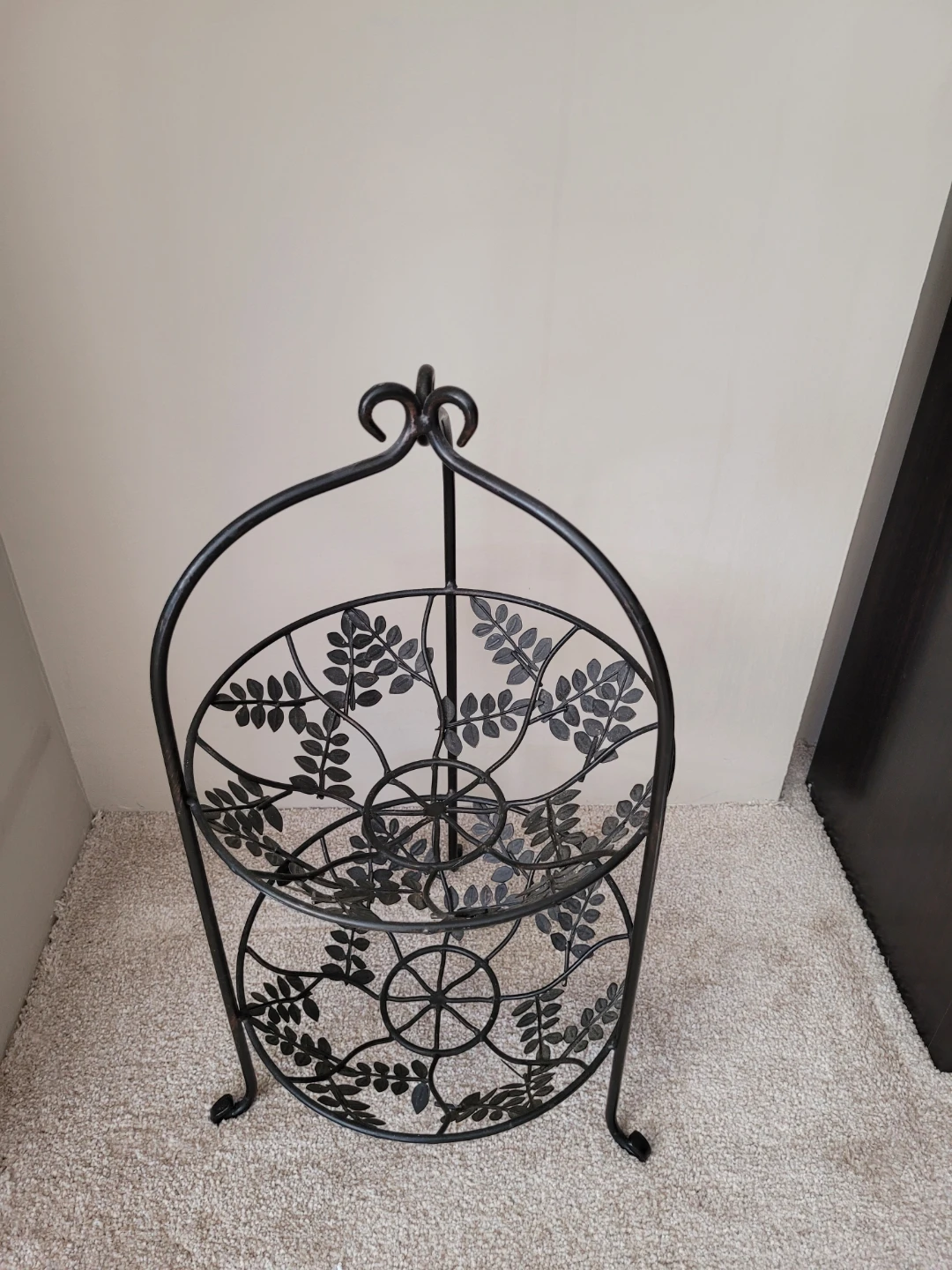 Black Metal Two-Tier Fruit and vegetable Stand