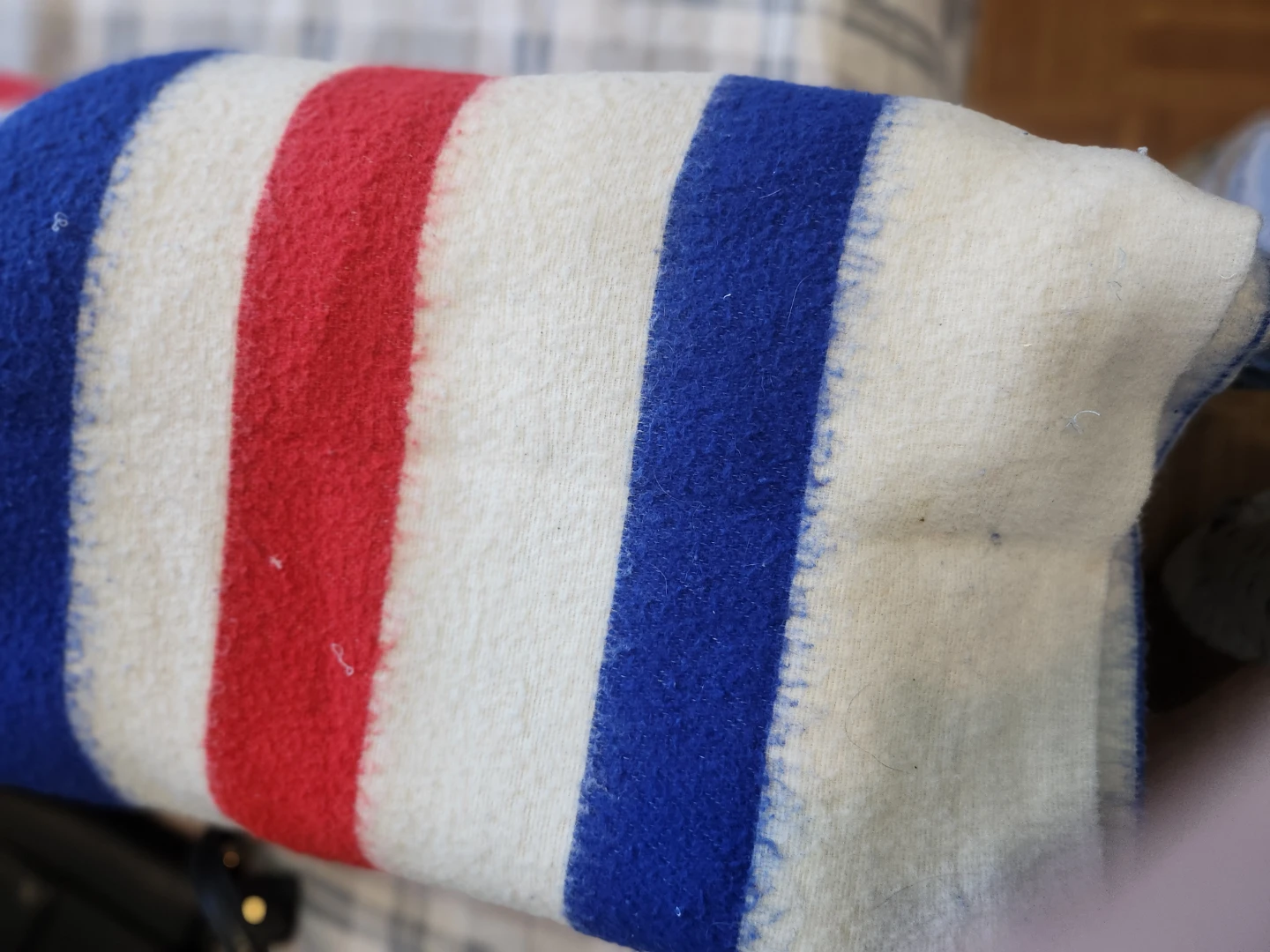 Striped Fleece Blanket - photo 3