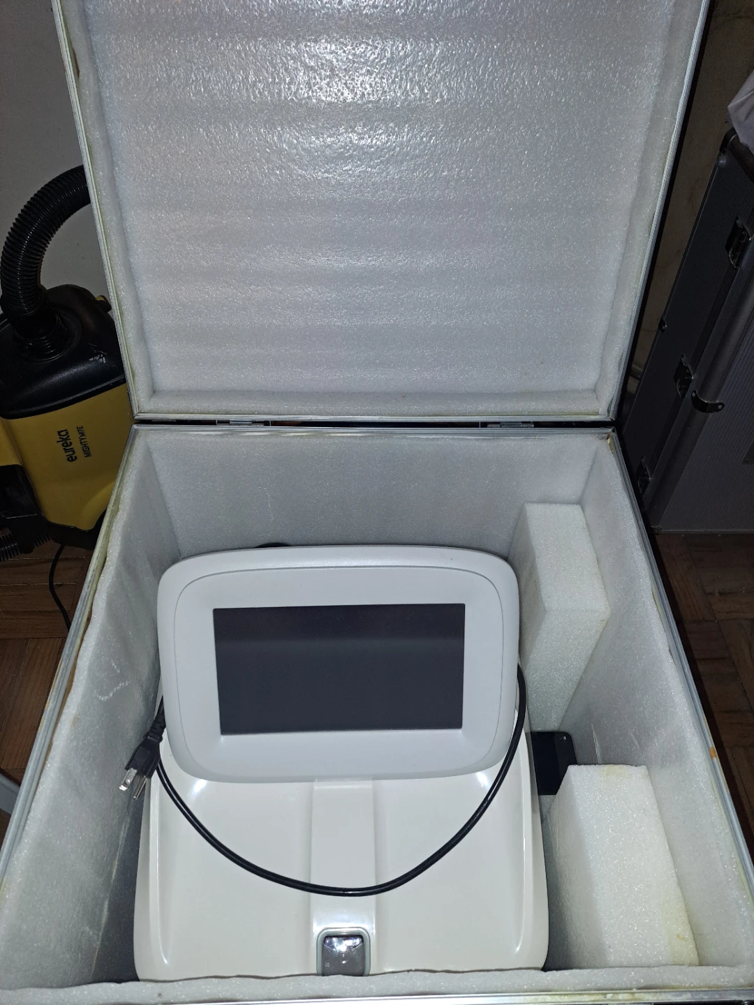 Ultherapy device - for skin tightening - photo 2
