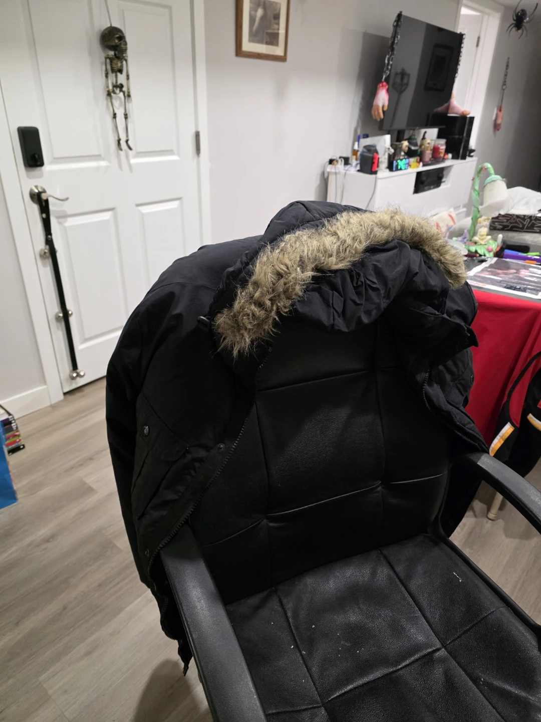 Black winter parka with faux fur trim - photo 2