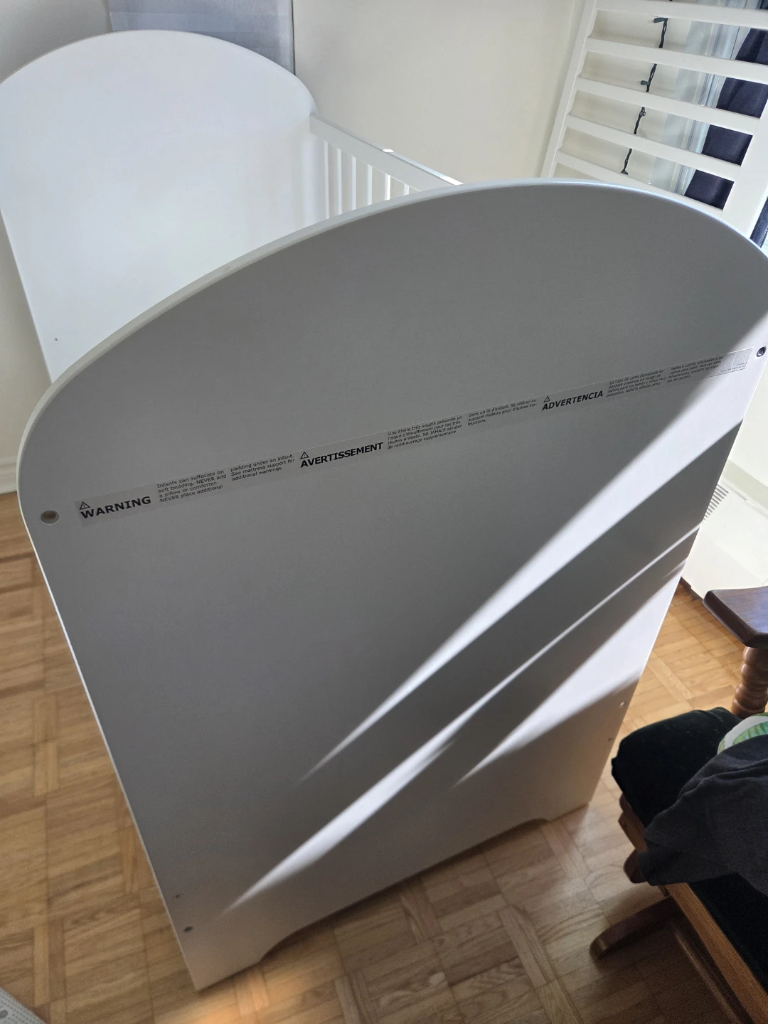 White baby crib with mattress - photo 3