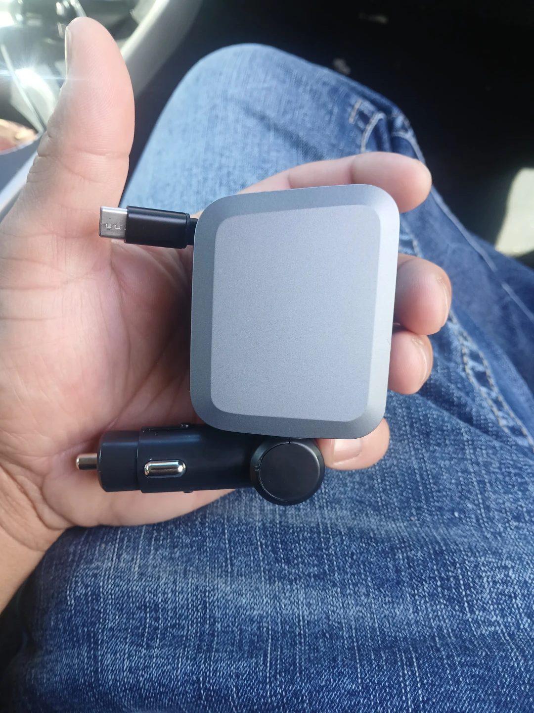 EWITCO Car Charger with Retractable Cables - photo 3