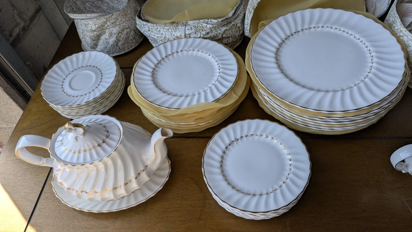 Royal Doulton Adrian (H.4816) 48pcs Dinnerware Set - photo 5
