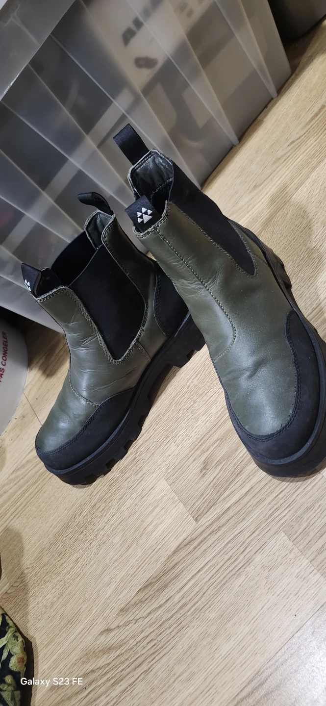 Olive and black waterproof Chelsea boots - photo 2