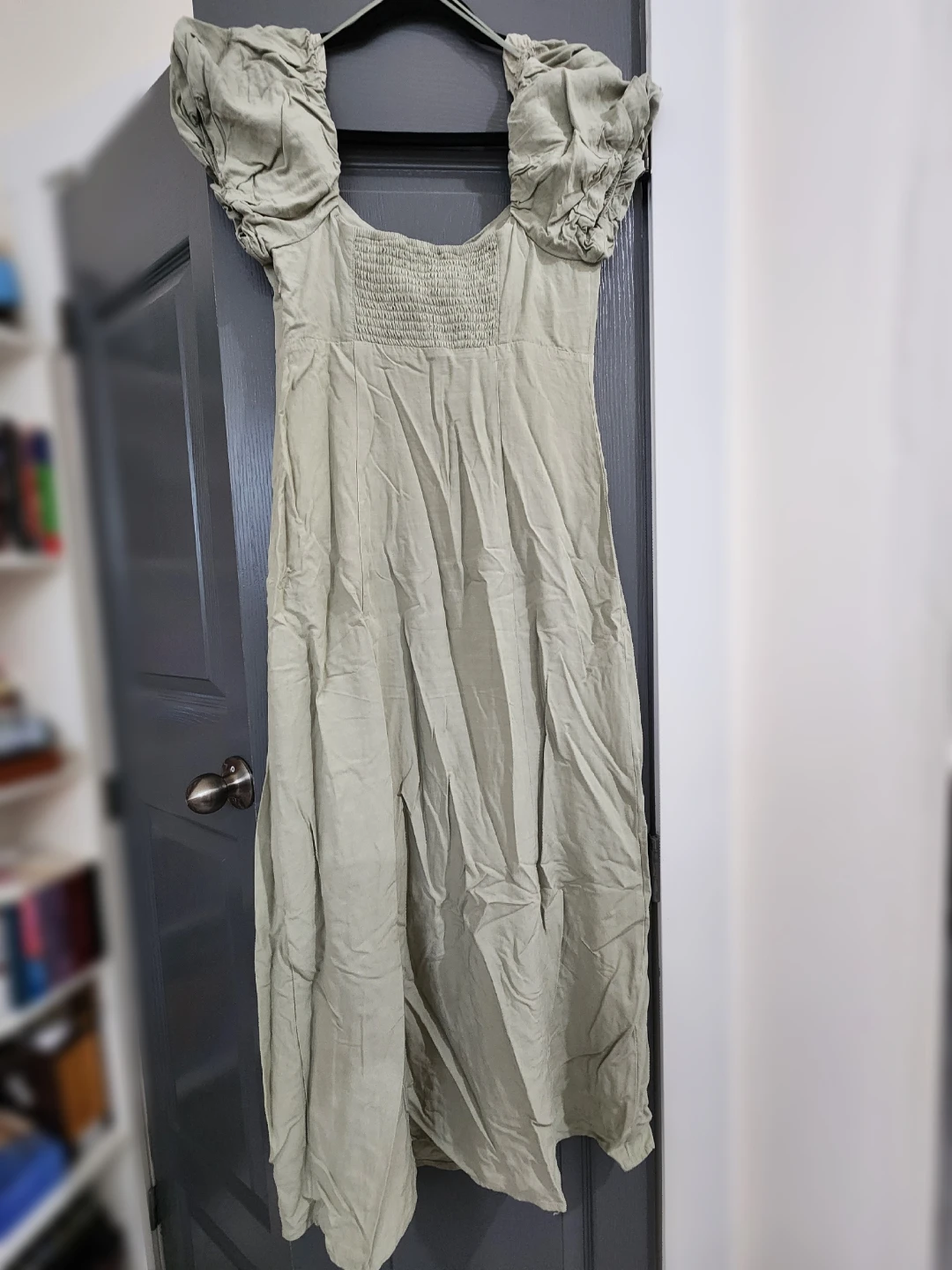 Sage green puff sleeve midi dress - photo 3