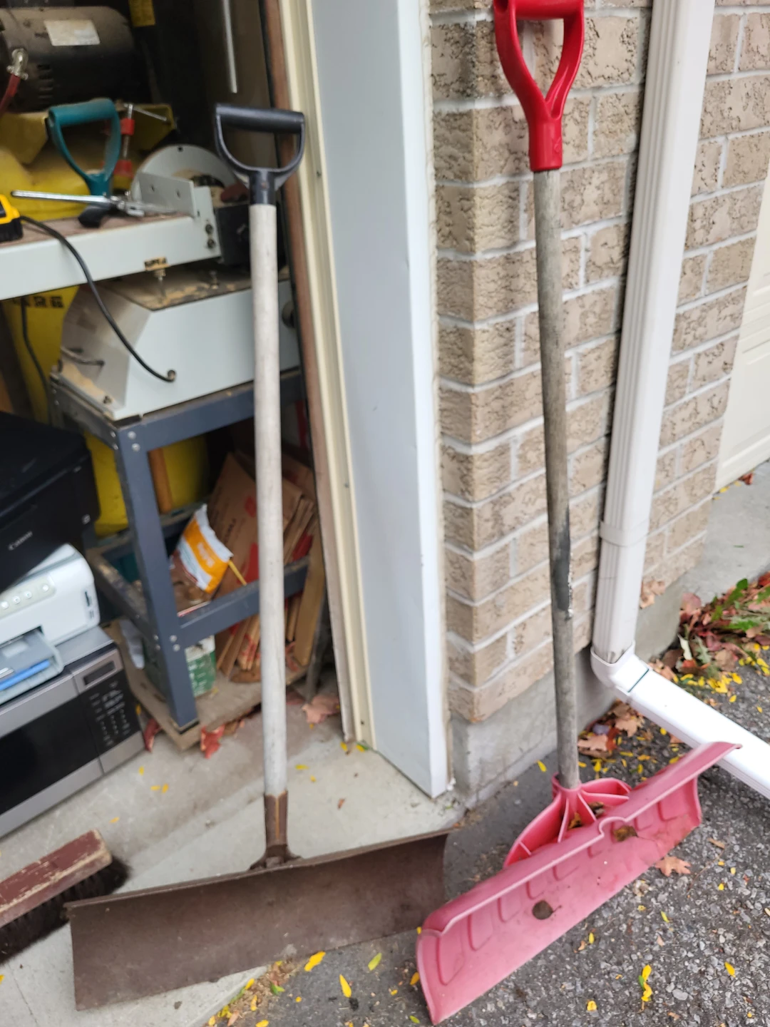 Winter Snow Shovels