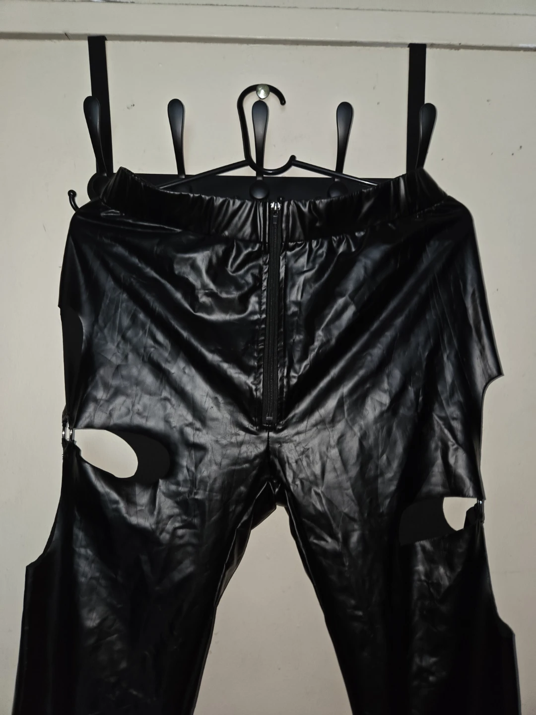 Chicme Faux-Leather Cut-Out W/ Rings in a Ladies L - photo 5