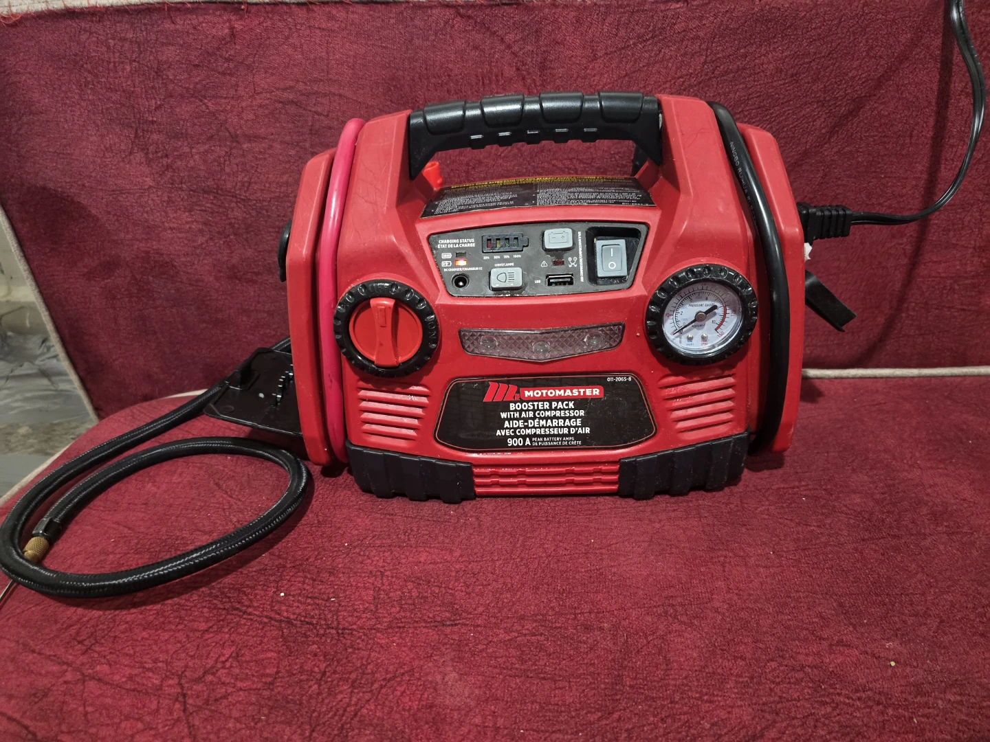 Motomaster 900A Booster Pack with Air Compressor