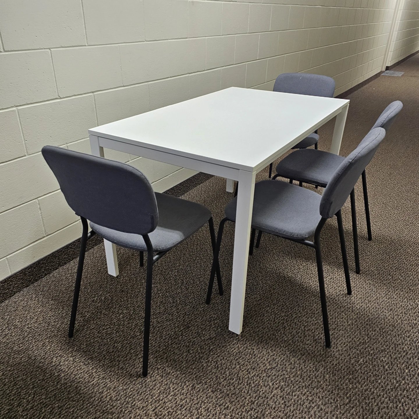 ▶️Delivery Available: Dining table and 4 Chairs available