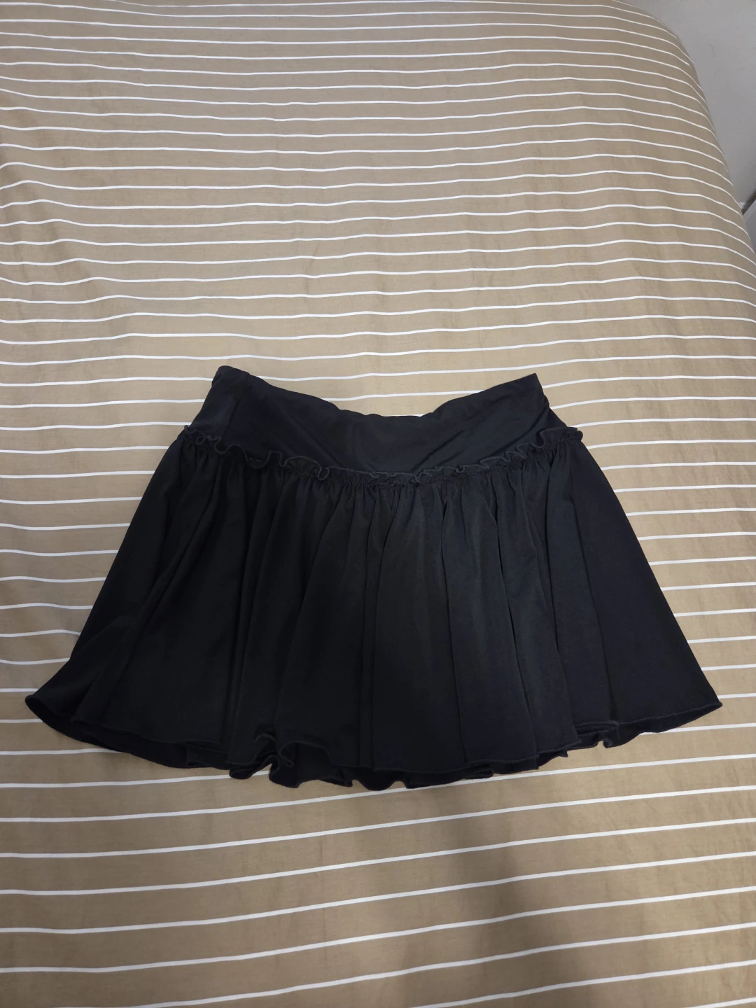 Forever 21 black ruffle mininskirt