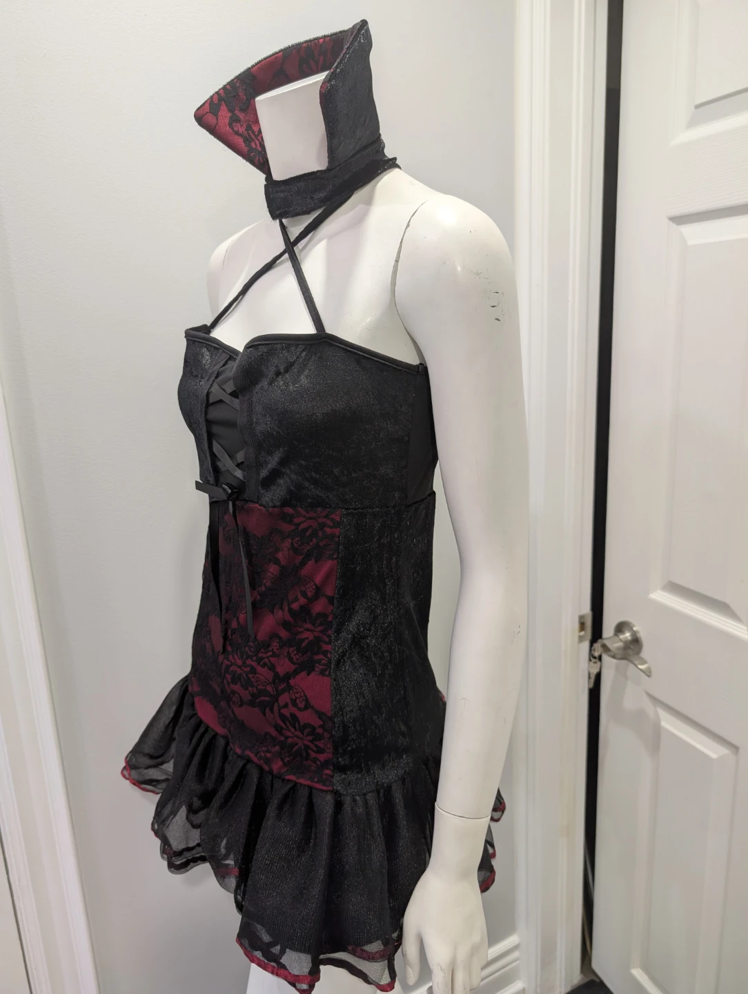 EUC - Women's Halloween Vampirella Costume Size S - READ - photo 3