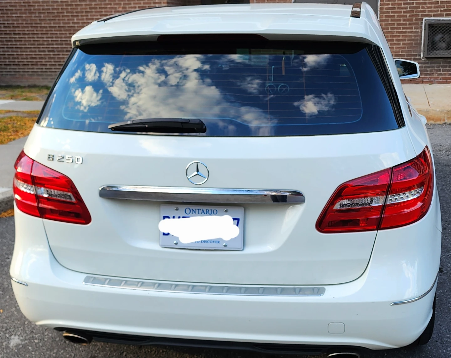 Selling  Mercedes  Benz  B250 - photo 2