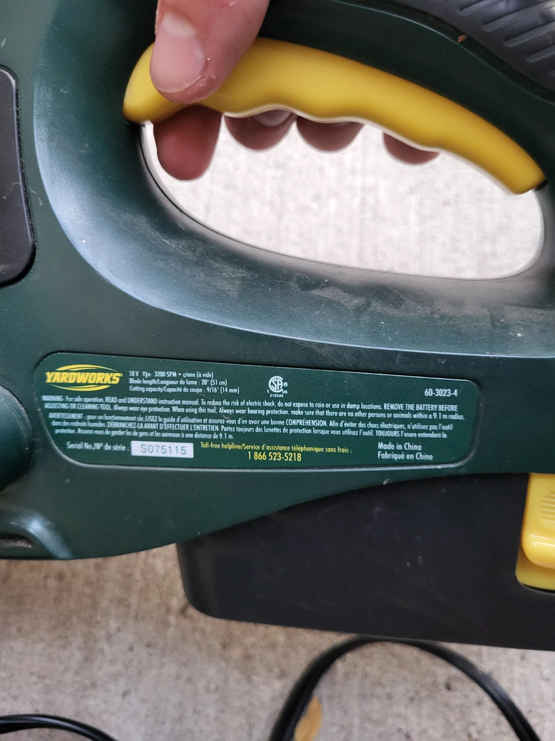 Yardworks 18V 20-inch Cordless Hedge Trimmer - photo 2