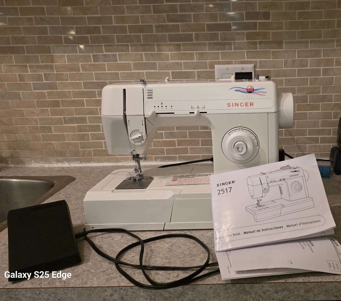 Singer 2517 Sewing Machine