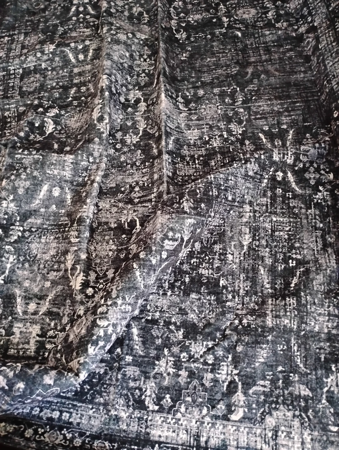 Black and white traditional area rug - photo 3