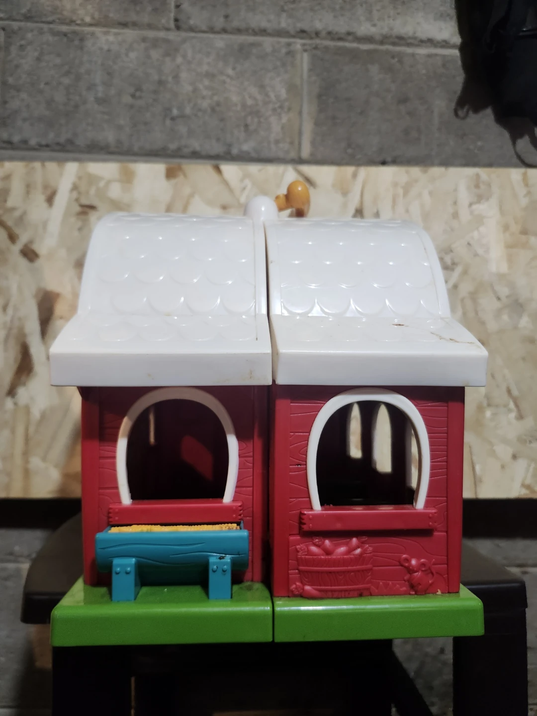 Battat BigbRed Barn Farm Playset - photo 5