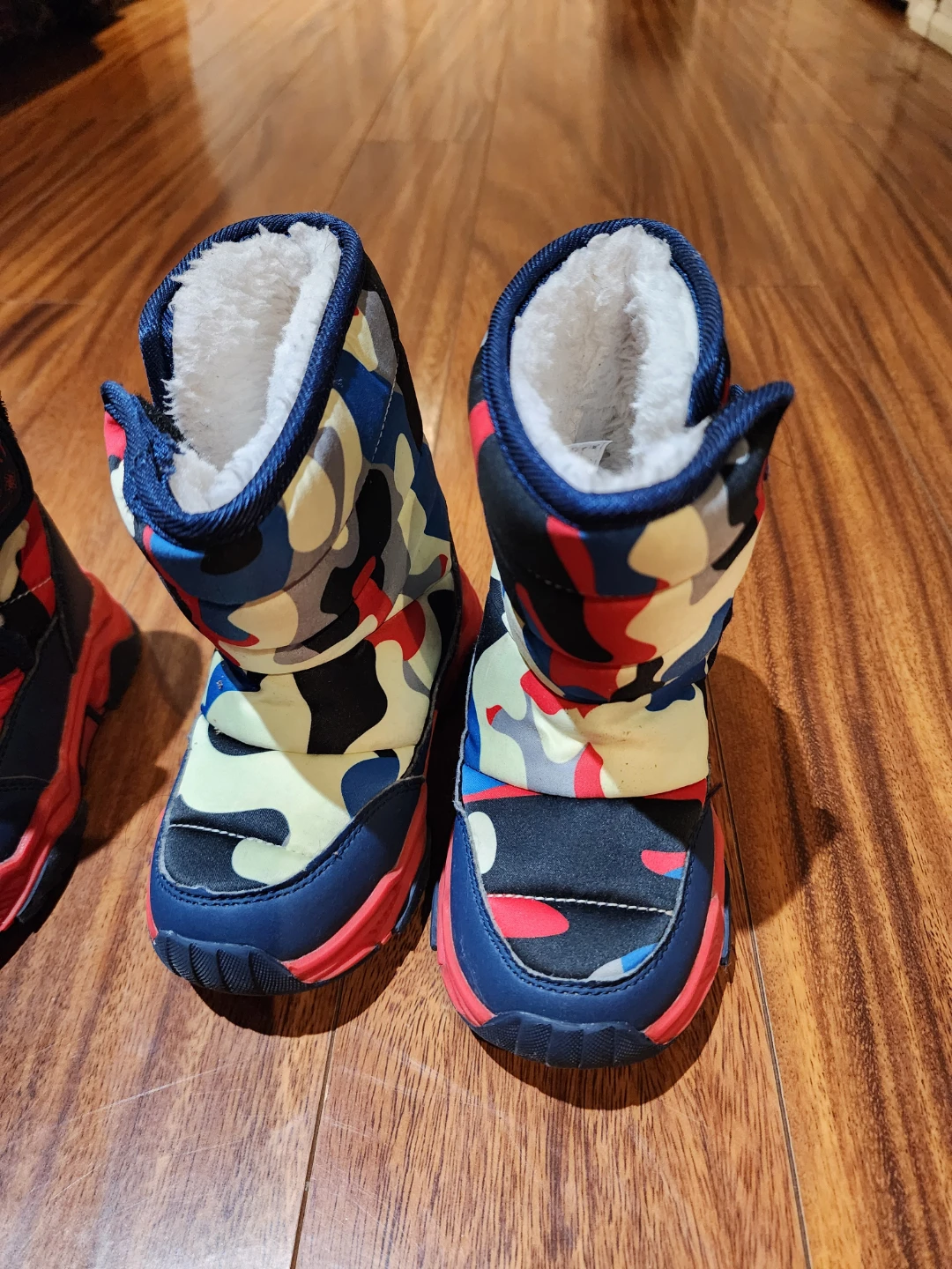 Kids Camo Winter Boots Size 26 and 27 - photo 2