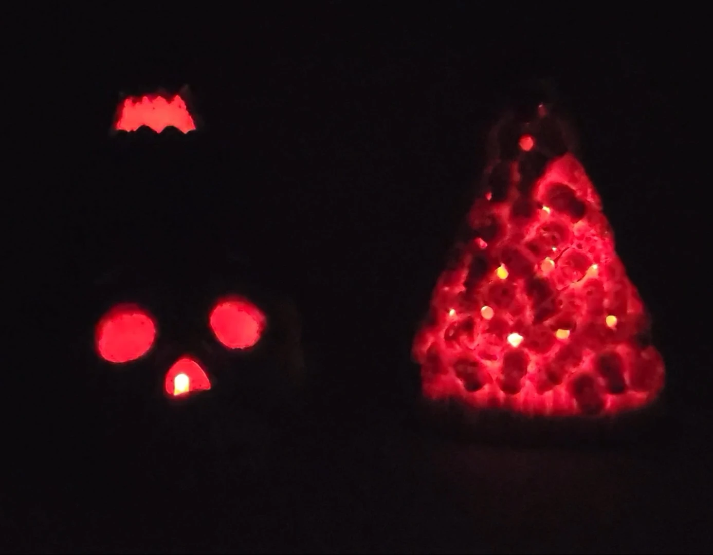 Light-Up Halloween Skull Decor - photo 3