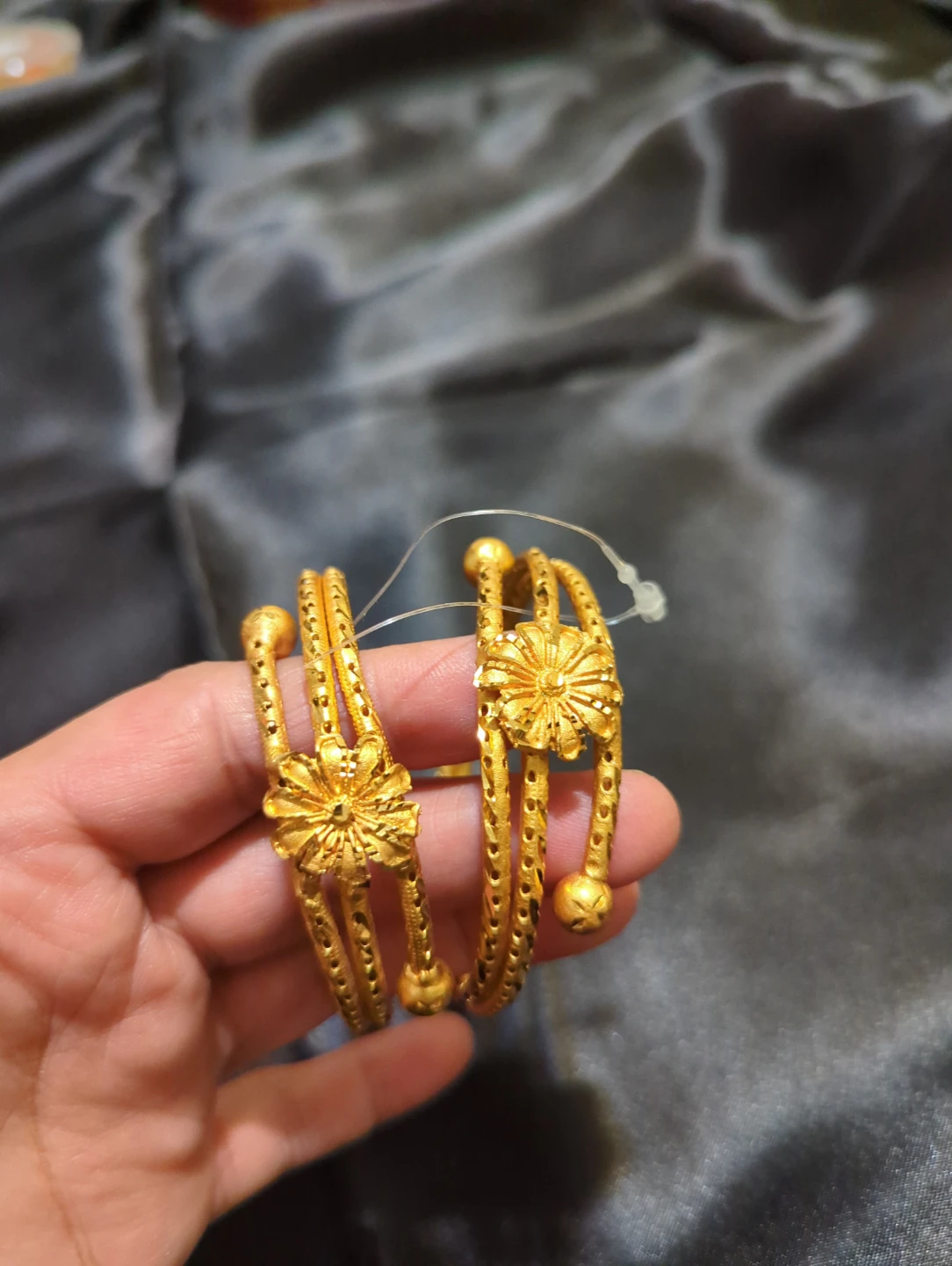 Set of Two Gold-Tone Floral Bangles - photo 2