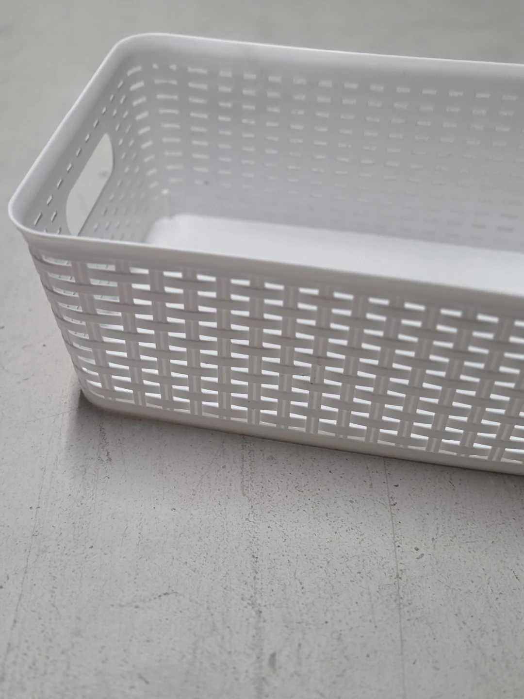 White Plastic Storage Basket - photo 3