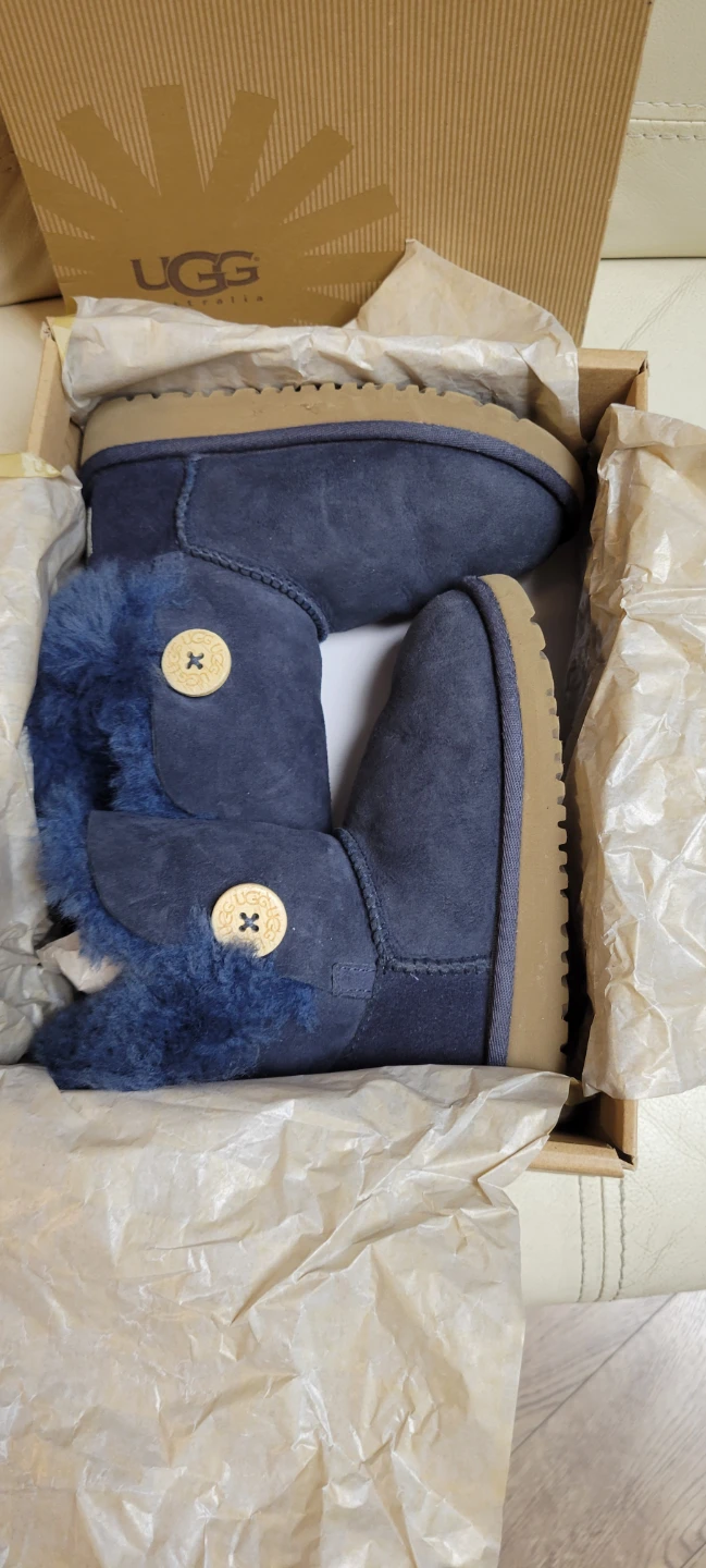UGG Bailey Button Boots Navy Blue sz 9 girls