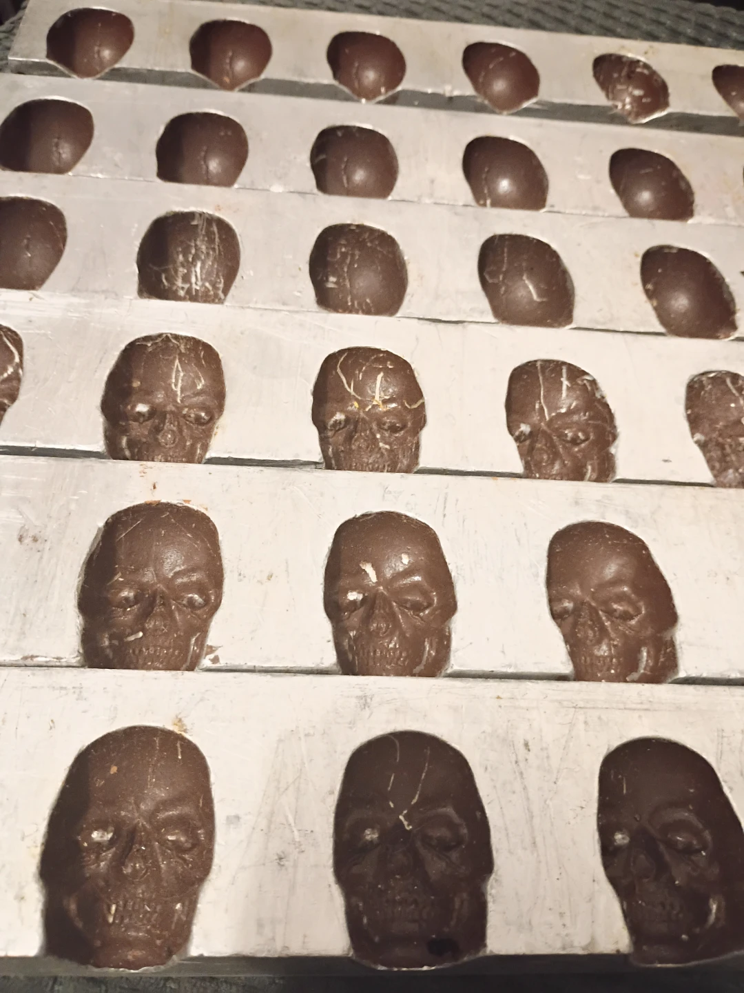 18 3D skull sucker/candy/ chocolate molds - photo 4