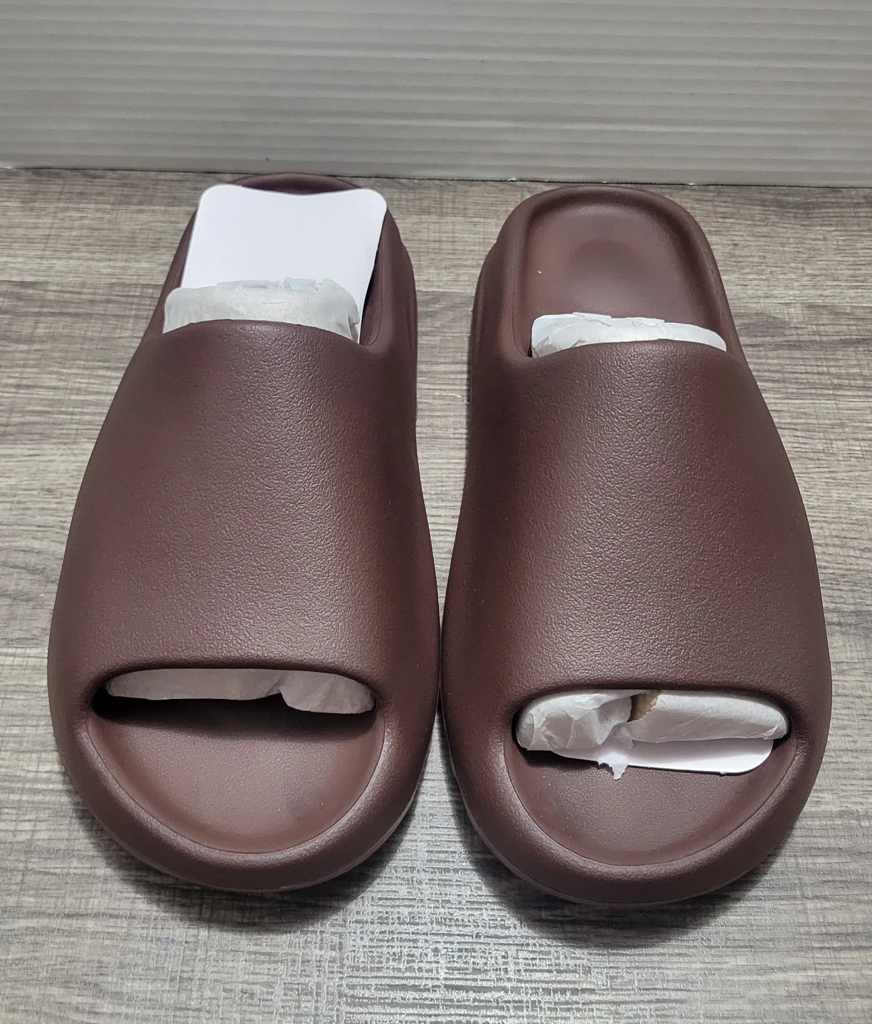 Adidas Yeezy Slide Brown size 9 New