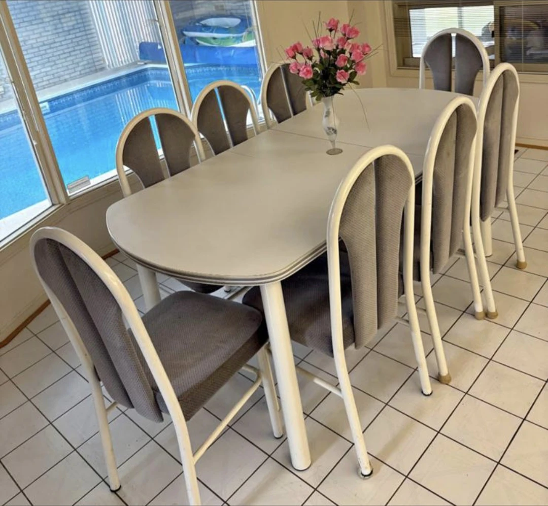 Dinning table with chairs