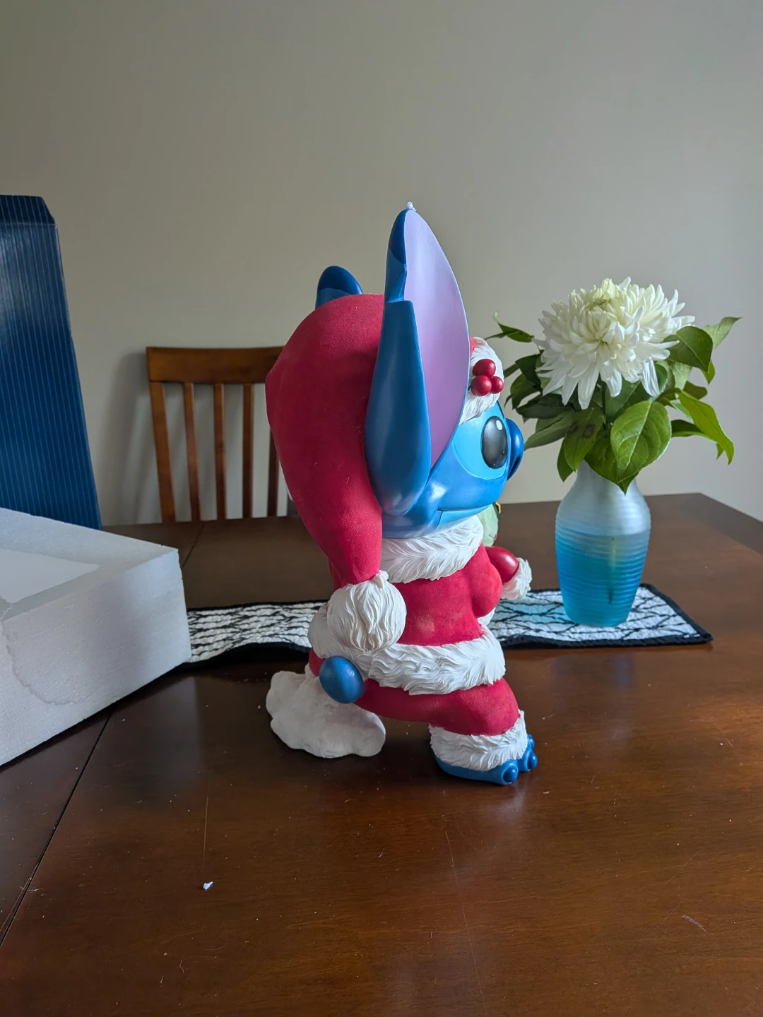 Disney Showcase Big Fig Santa Stitch - photo 2