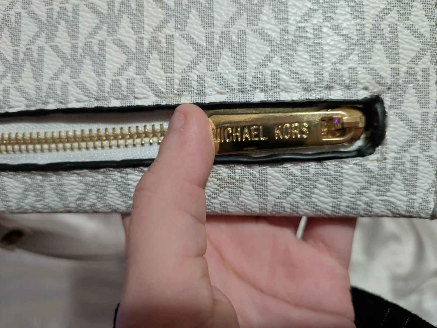 Michael Kors White Monogram Wristlet - photo 3