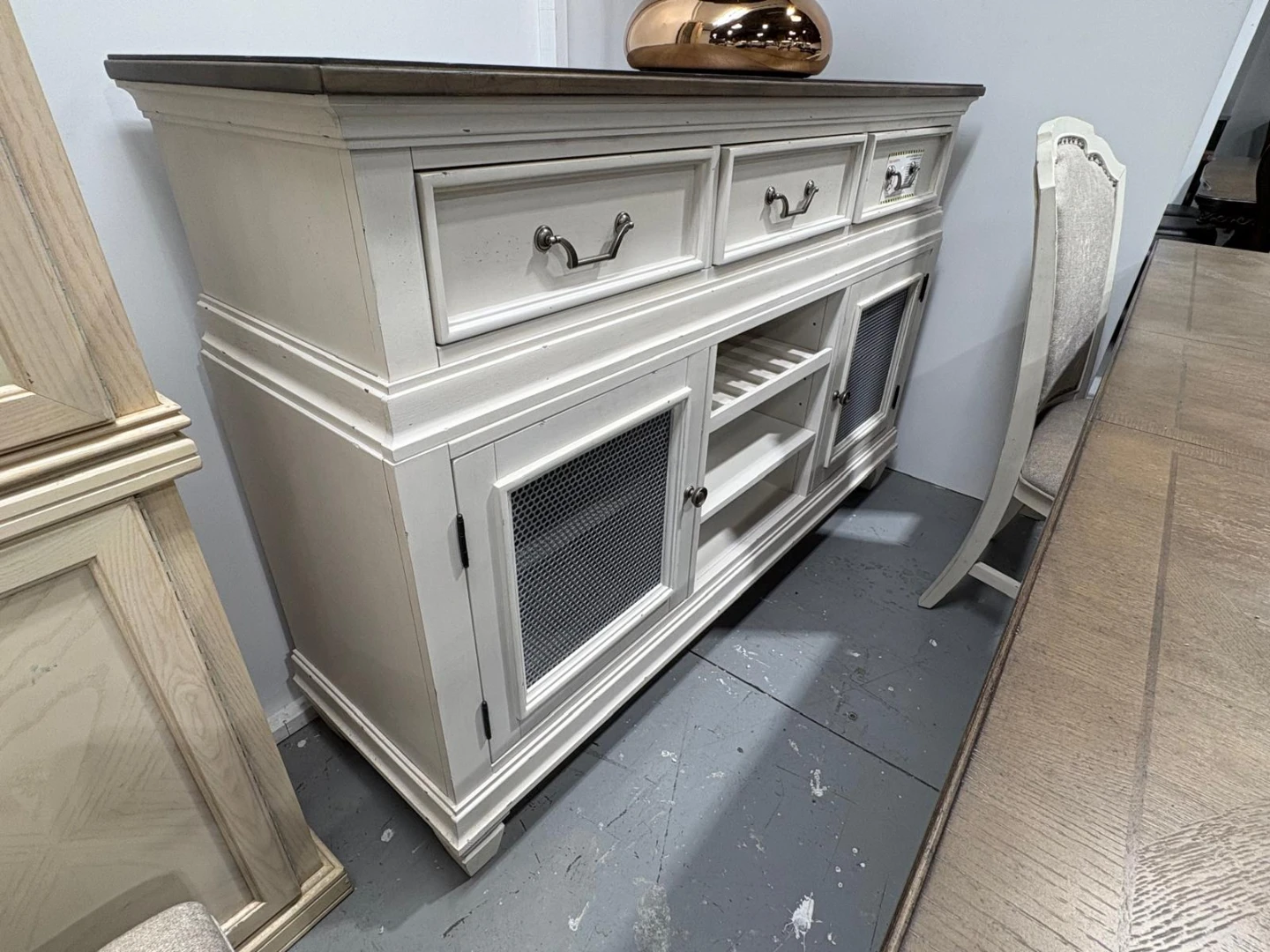 Furniture clearance sale - photo 2