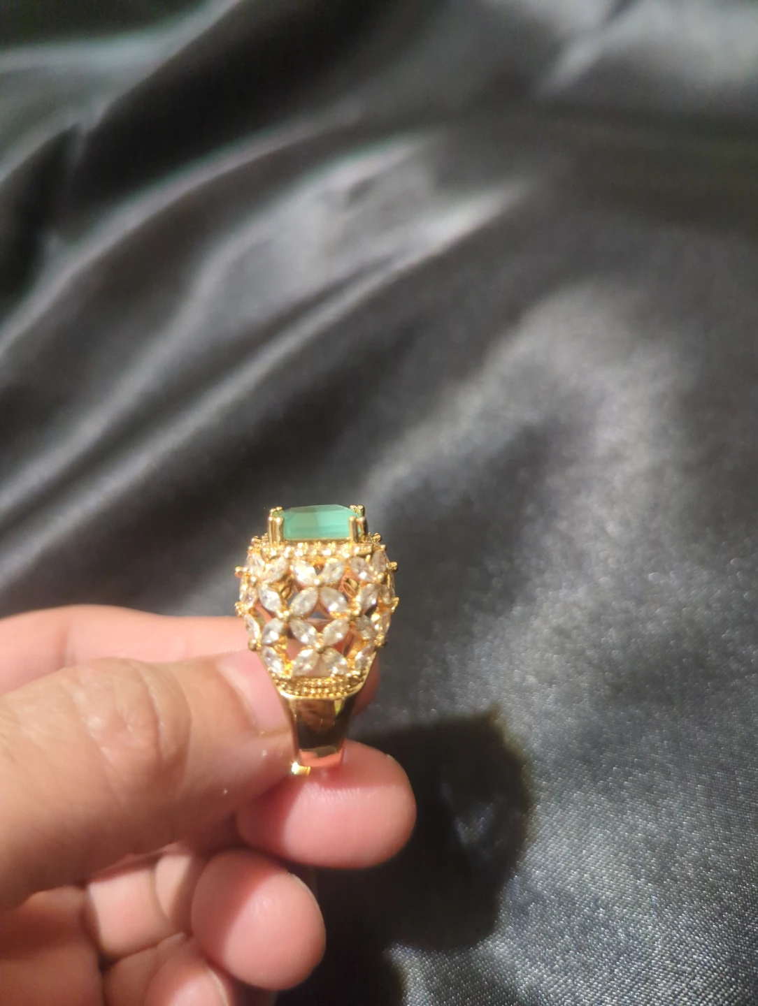 Gold-tone fashion ring with green stone - photo 2