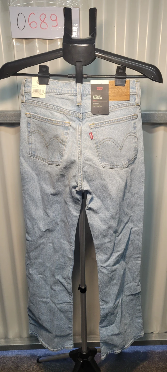 Brand new. Levis Premium Wedgie Bootcut Jeans, size 25 (0689) - photo 2