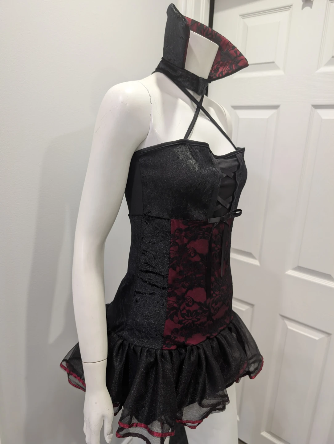 EUC - Women's Halloween Vampirella Costume Size S - READ - photo 2