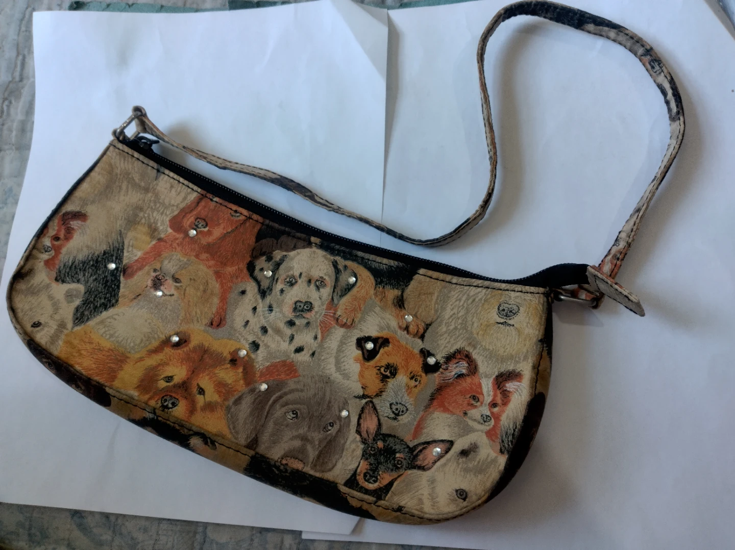 Small novelty shoulder bags