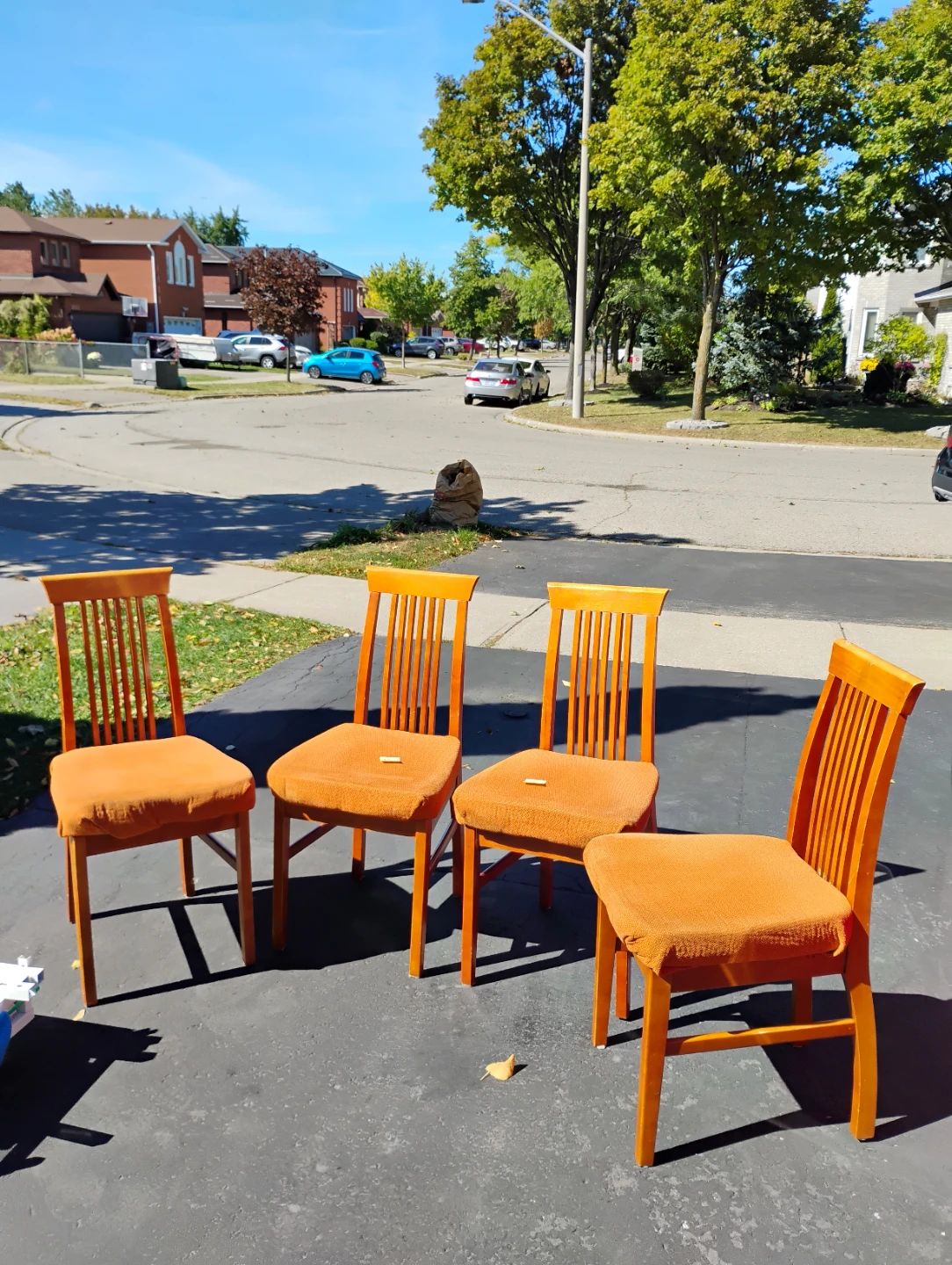Set of 4 wooden dining chairs