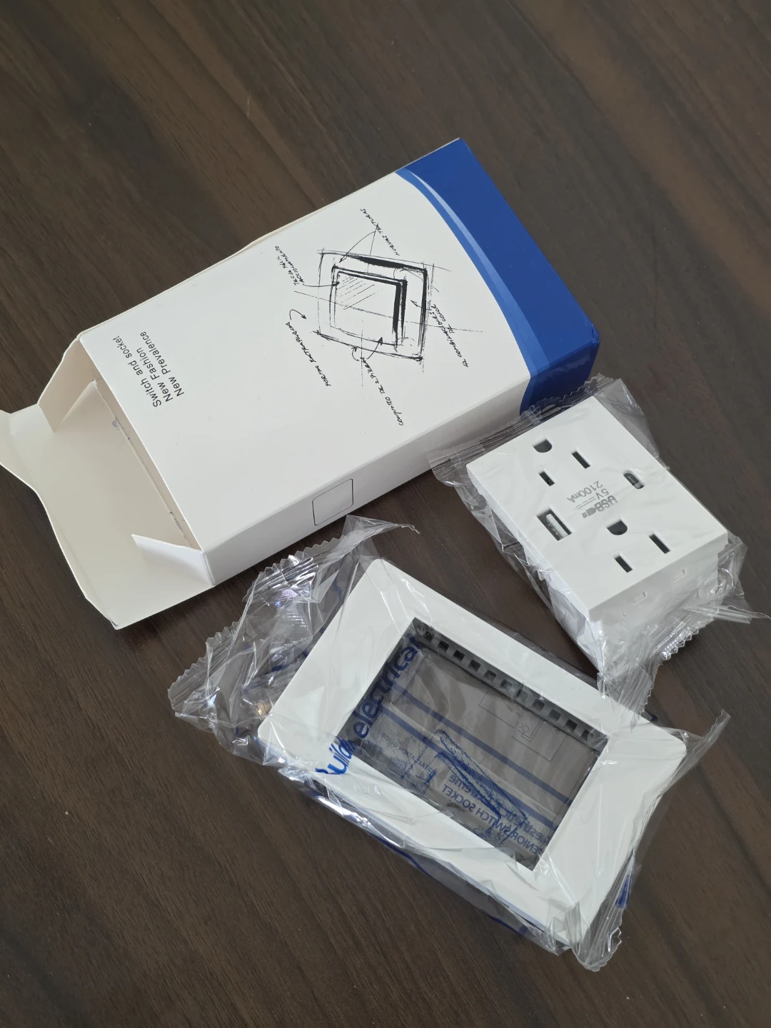 USB Wall Outlet with Charging Ports - photo 4