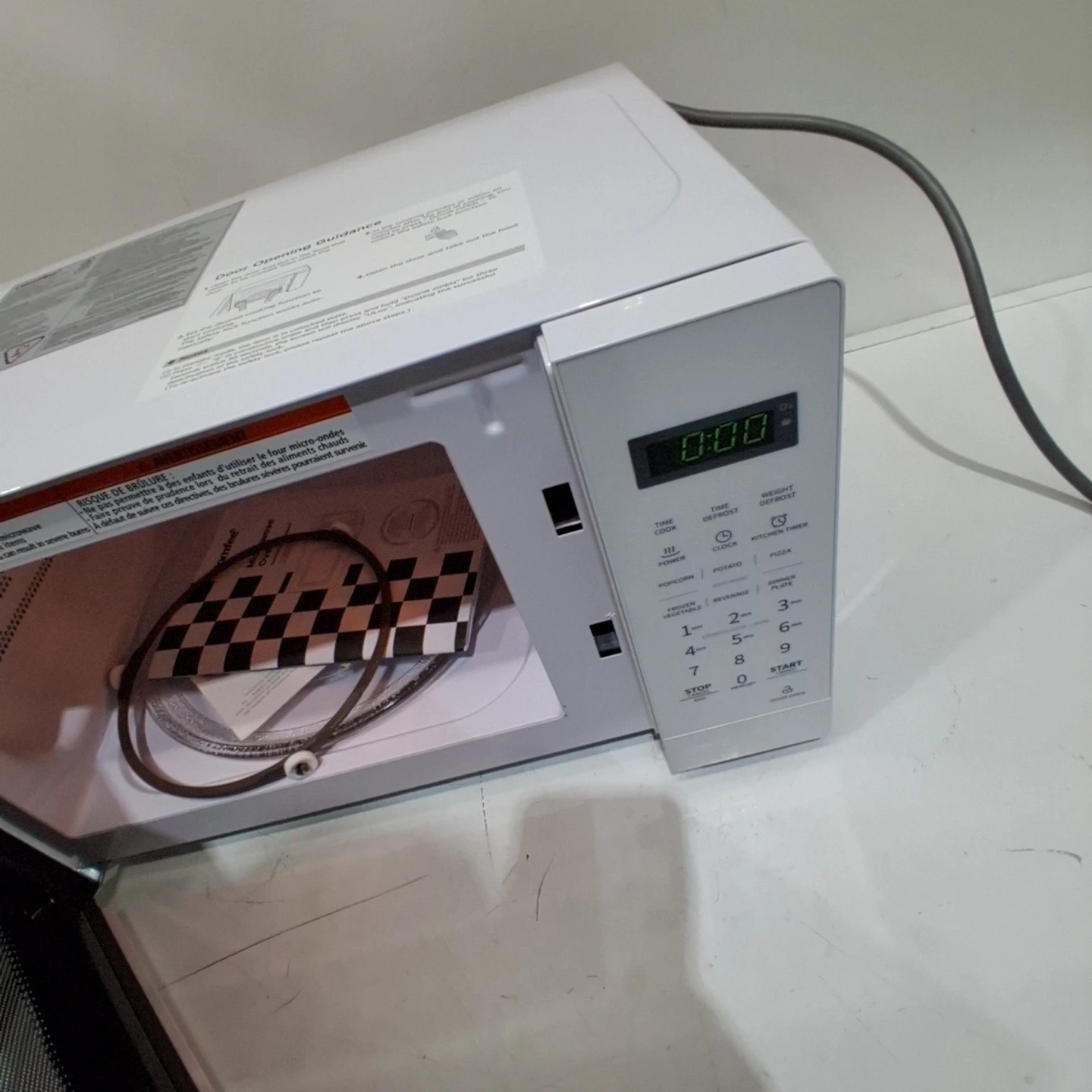 COMFEE' 0.7 cu. ft. Microwave Oven- NEW - photo 2