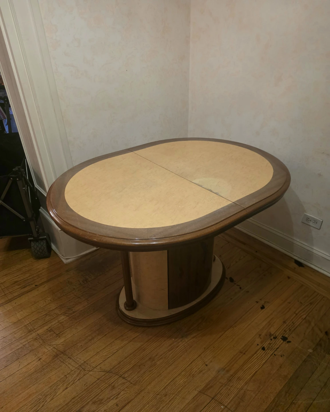 Oval Pedestal Dining Table