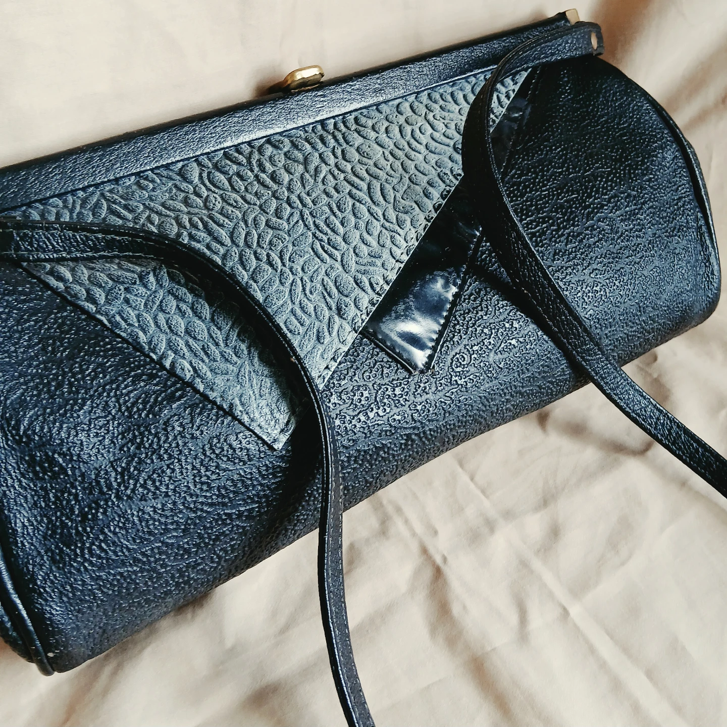 Black Textured Vintage Style Handbag