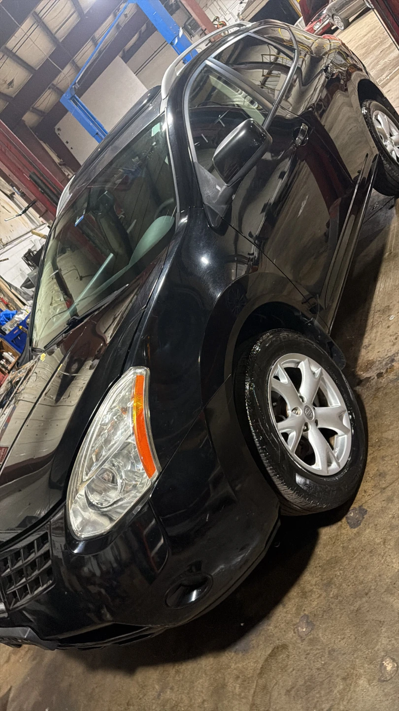 Black Nissan Rogue
