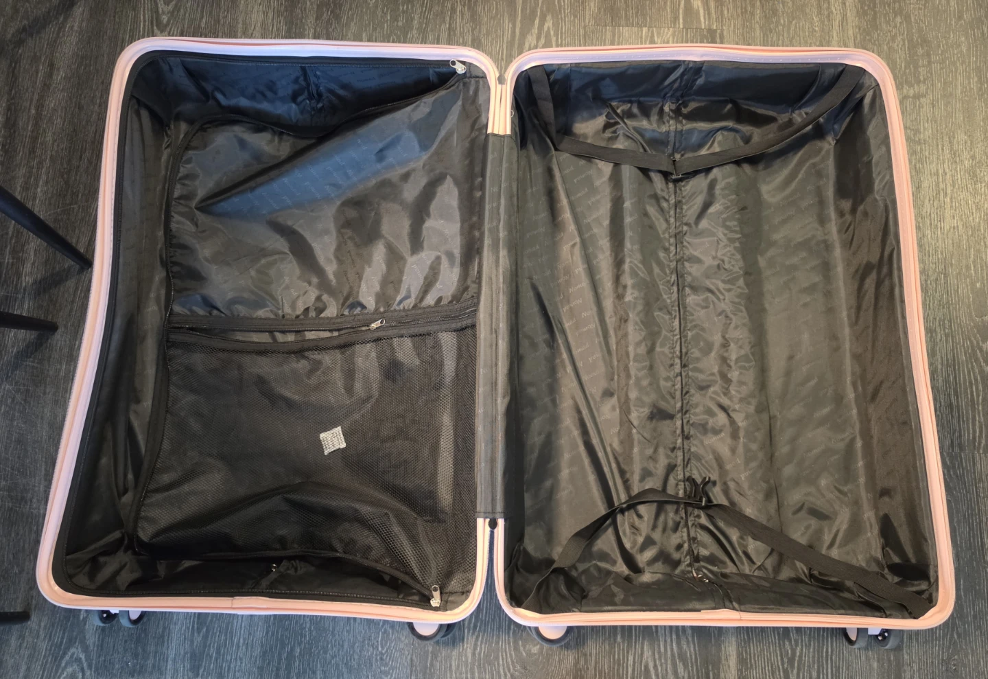Pink Hardshell Spinner Suitcase - photo 4