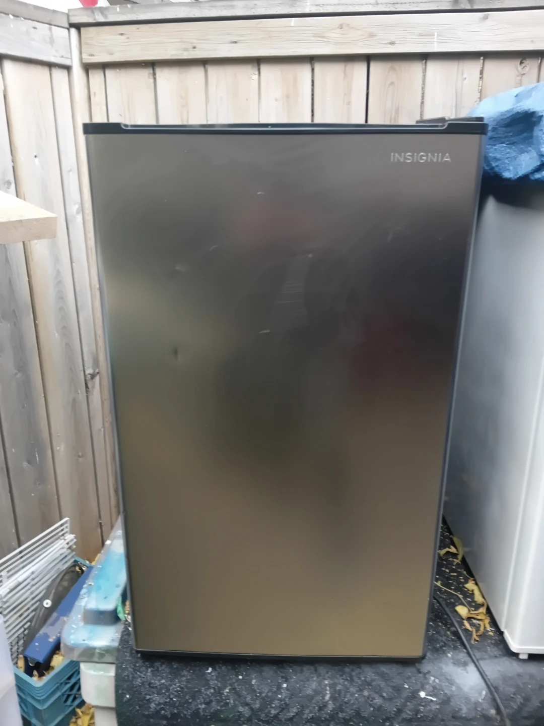 Insignia Premium Compact Mini Fridge READ DESCRIPTION ON SIZE