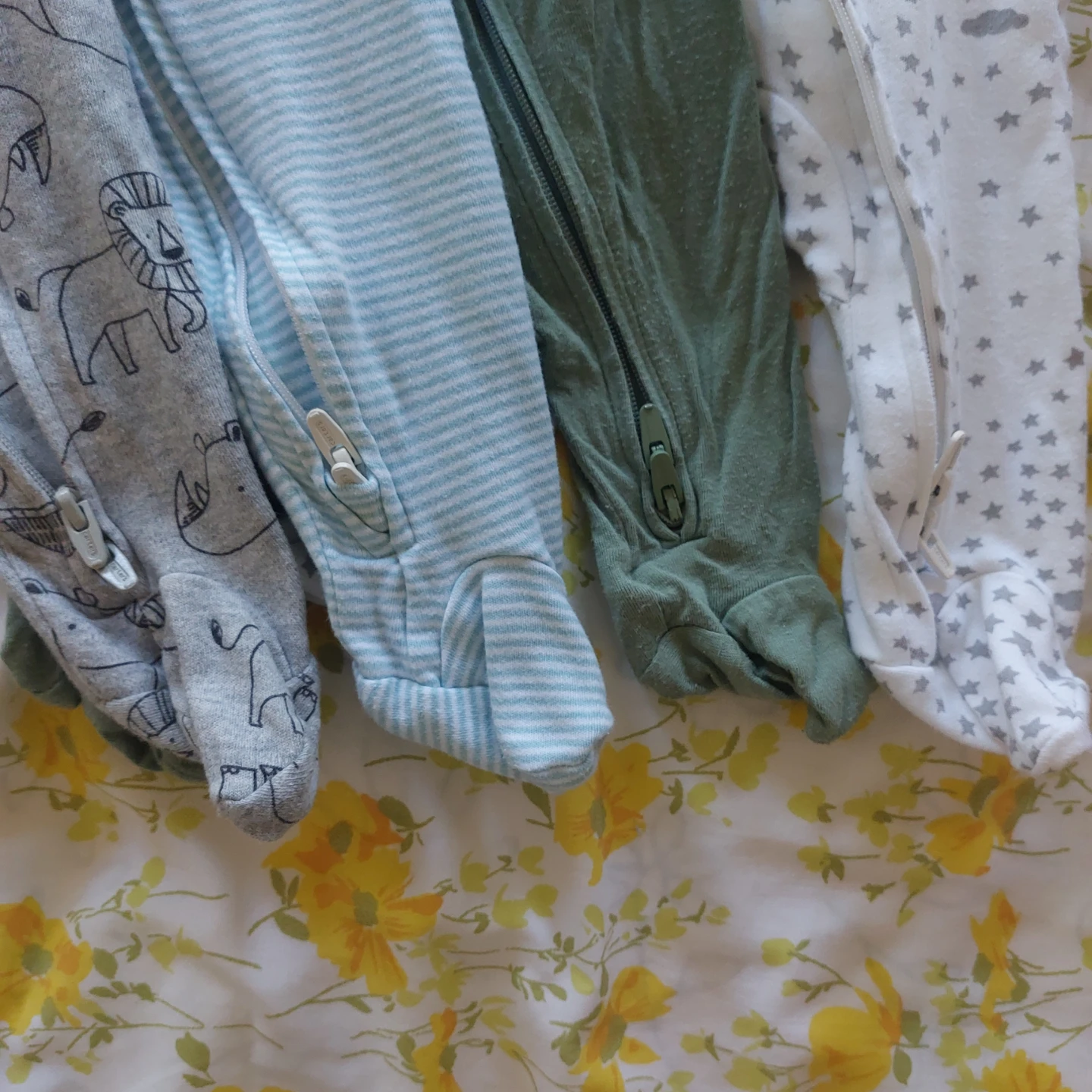 Bundle baby clothes onesies / sleepers - size newborn / 0m - photo 3