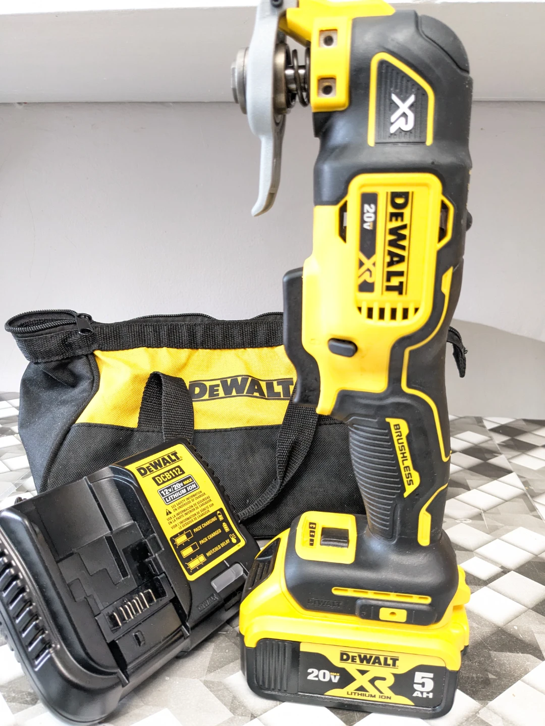 20V Max DeWalt XR 3-speed Multi Tool Combo Kit - photo 3