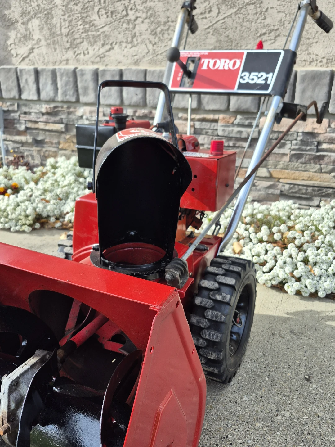 Toro 3521 Snowblower - photo 2