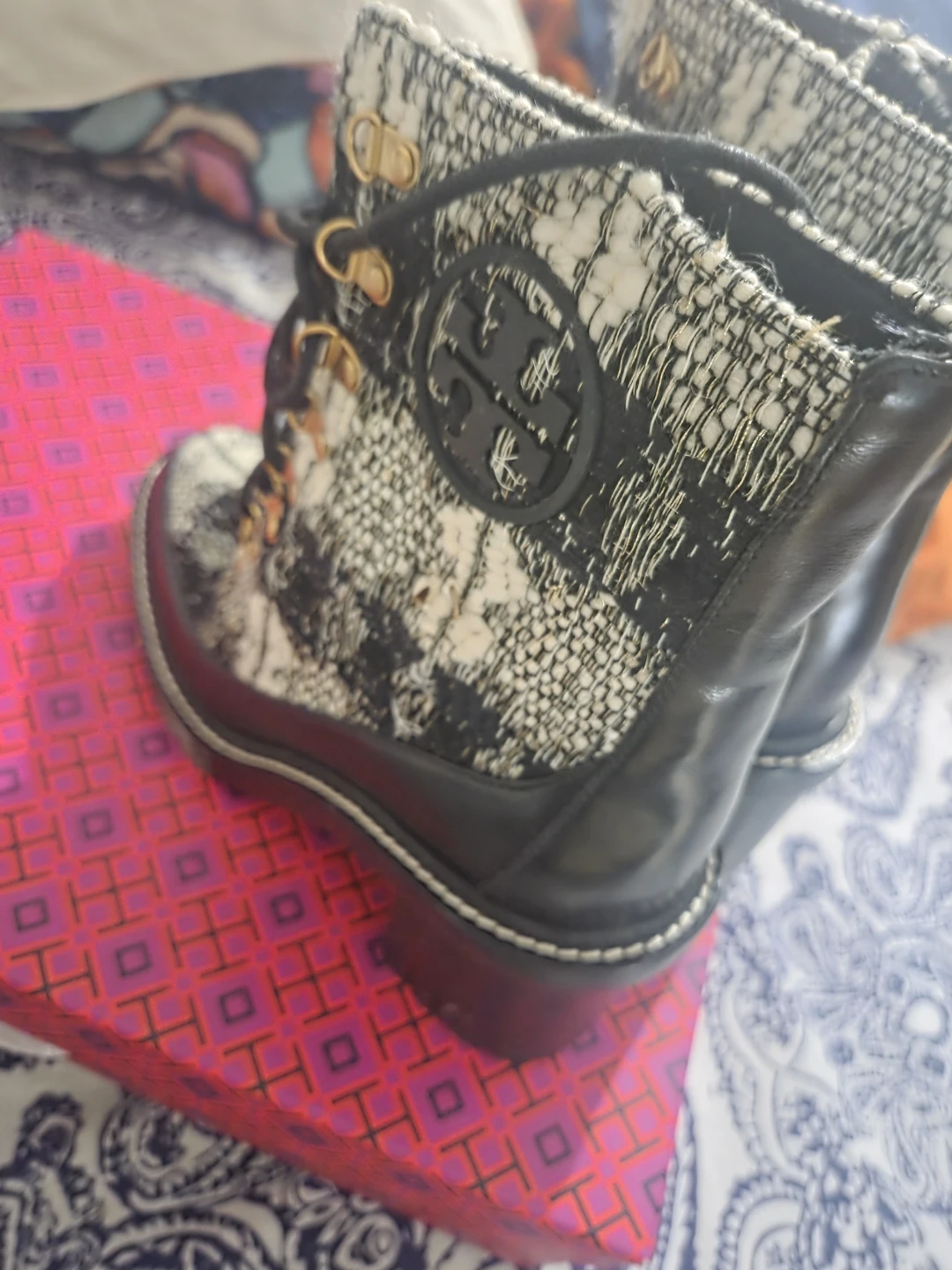 Tory burch lave up boots  size 9 - photo 3