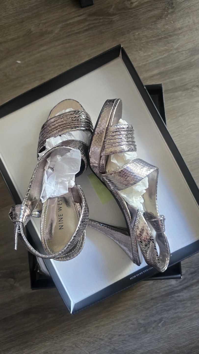 Size 37- Nine West Metallic Snake Print Heels - photo 3